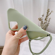 Lade das Bild in den Galerie-Viewer, Matte Handyhülle für's iPhone mit Halskette zum Umhängen in verschiedenen Farben